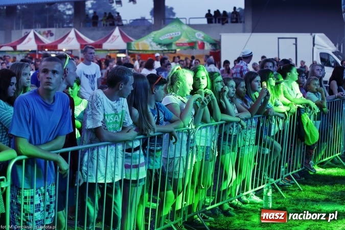 Zdjęcie w galerii na portalu naszraciborz.pl: Sarsa żegnała lato w Kuźni Raciborskiej. Tłumy ludzi na stadionie wiadomości z regionu