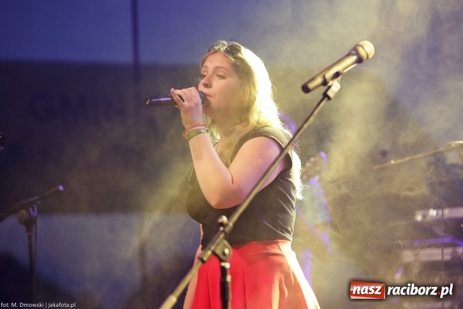 Zdjęcie w galerii na portalu naszraciborz.pl: Sarsa żegnała lato w Kuźni Raciborskiej. Tłumy ludzi na stadionie wiadomości z regionu