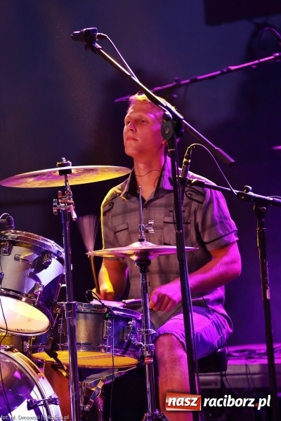 Zdjęcie w galerii na portalu naszraciborz.pl: Sarsa żegnała lato w Kuźni Raciborskiej. Tłumy ludzi na stadionie wiadomości z regionu