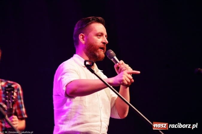 Zdjęcie w galerii na portalu naszraciborz.pl: Sarsa żegnała lato w Kuźni Raciborskiej. Tłumy ludzi na stadionie wiadomości z regionu