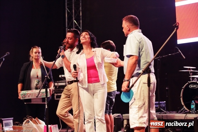 Zdjęcie w galerii na portalu naszraciborz.pl: Sarsa żegnała lato w Kuźni Raciborskiej. Tłumy ludzi na stadionie wiadomości z regionu