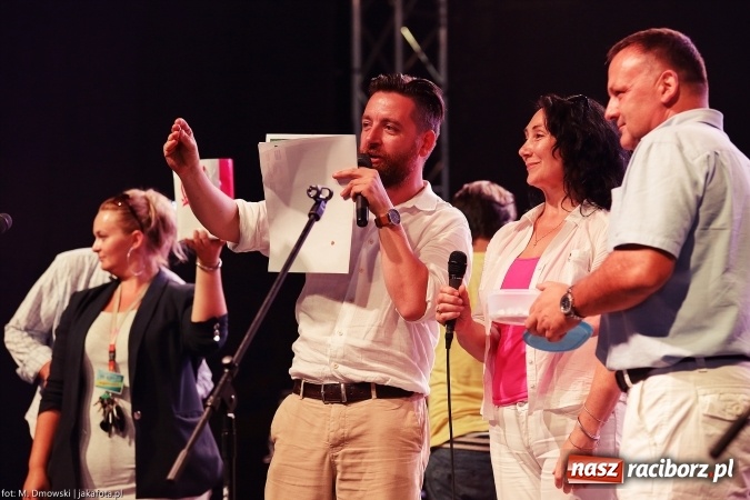 Zdjęcie w galerii na portalu naszraciborz.pl: Sarsa żegnała lato w Kuźni Raciborskiej. Tłumy ludzi na stadionie wiadomości z regionu