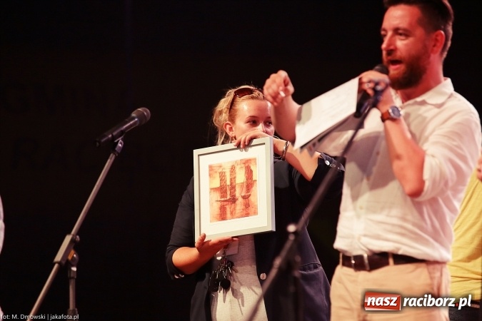 Zdjęcie w galerii na portalu naszraciborz.pl: Sarsa żegnała lato w Kuźni Raciborskiej. Tłumy ludzi na stadionie wiadomości z regionu