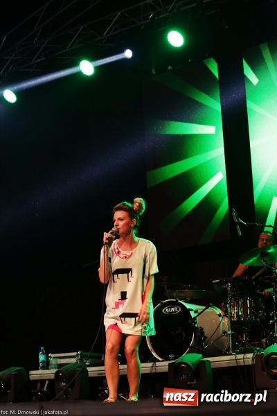 Zdjęcie w galerii na portalu naszraciborz.pl: Sarsa żegnała lato w Kuźni Raciborskiej. Tłumy ludzi na stadionie wiadomości z regionu