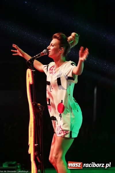 Zdjęcie w galerii na portalu naszraciborz.pl: Sarsa żegnała lato w Kuźni Raciborskiej. Tłumy ludzi na stadionie wiadomości z regionu