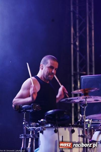 Zdjęcie w galerii na portalu naszraciborz.pl: Sarsa żegnała lato w Kuźni Raciborskiej. Tłumy ludzi na stadionie wiadomości z regionu