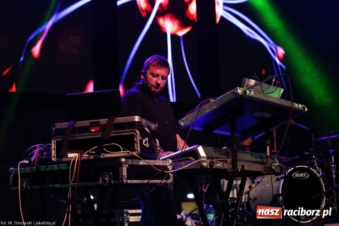 Zdjęcie w galerii na portalu naszraciborz.pl: Sarsa żegnała lato w Kuźni Raciborskiej. Tłumy ludzi na stadionie wiadomości z regionu