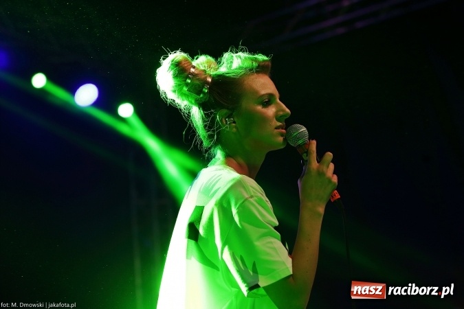 Zdjęcie w galerii na portalu naszraciborz.pl: Sarsa żegnała lato w Kuźni Raciborskiej. Tłumy ludzi na stadionie wiadomości z regionu