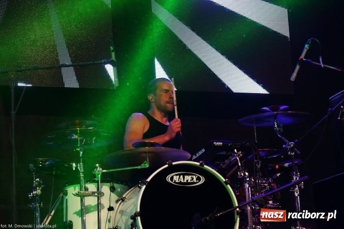 Zdjęcie w galerii na portalu naszraciborz.pl: Sarsa żegnała lato w Kuźni Raciborskiej. Tłumy ludzi na stadionie wiadomości z regionu