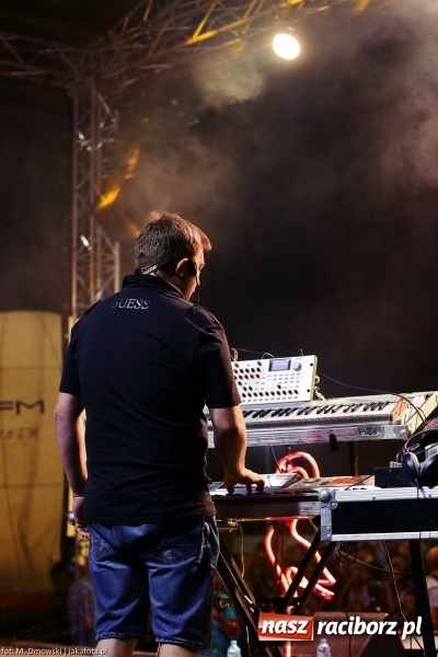 Zdjęcie w galerii na portalu naszraciborz.pl: Sarsa żegnała lato w Kuźni Raciborskiej. Tłumy ludzi na stadionie wiadomości z regionu