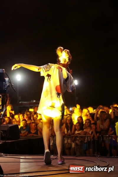 Zdjęcie w galerii na portalu naszraciborz.pl: Sarsa żegnała lato w Kuźni Raciborskiej. Tłumy ludzi na stadionie wiadomości z regionu