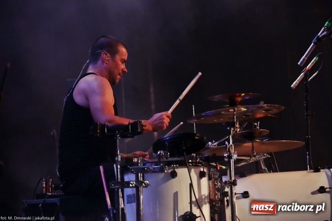 Zdjęcie w galerii na portalu naszraciborz.pl: Sarsa żegnała lato w Kuźni Raciborskiej. Tłumy ludzi na stadionie wiadomości z regionu