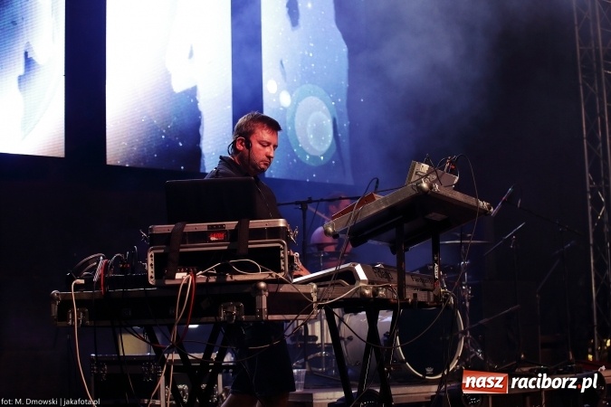 Zdjęcie w galerii na portalu naszraciborz.pl: Sarsa żegnała lato w Kuźni Raciborskiej. Tłumy ludzi na stadionie wiadomości z regionu