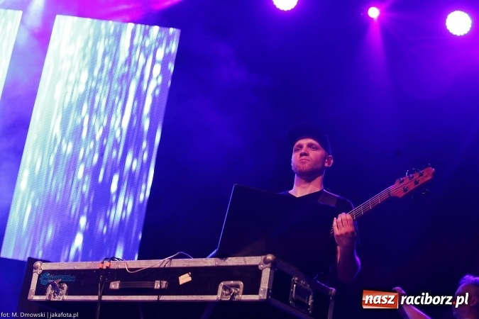 Zdjęcie w galerii na portalu naszraciborz.pl: Sarsa żegnała lato w Kuźni Raciborskiej. Tłumy ludzi na stadionie wiadomości z regionu