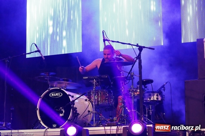 Zdjęcie w galerii na portalu naszraciborz.pl: Sarsa żegnała lato w Kuźni Raciborskiej. Tłumy ludzi na stadionie wiadomości z regionu