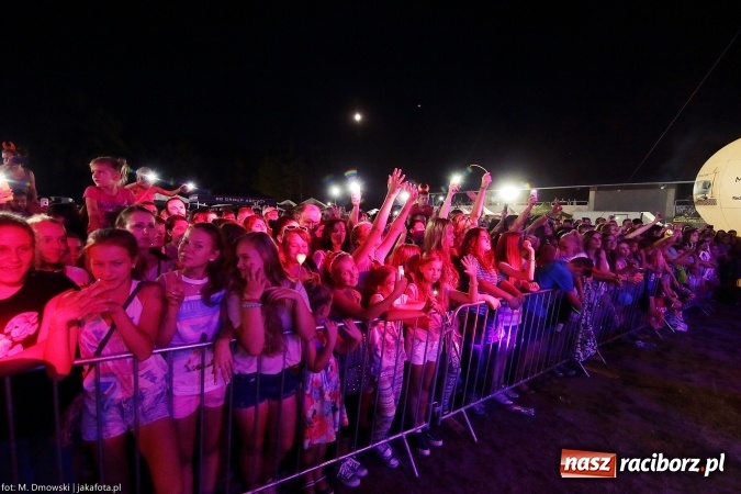 Zdjęcie w galerii na portalu naszraciborz.pl: Sarsa żegnała lato w Kuźni Raciborskiej. Tłumy ludzi na stadionie wiadomości z regionu