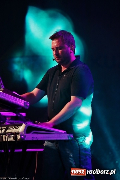 Zdjęcie w galerii na portalu naszraciborz.pl: Sarsa żegnała lato w Kuźni Raciborskiej. Tłumy ludzi na stadionie wiadomości z regionu