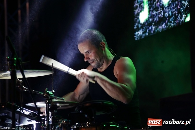 Zdjęcie w galerii na portalu naszraciborz.pl: Sarsa żegnała lato w Kuźni Raciborskiej. Tłumy ludzi na stadionie wiadomości z regionu