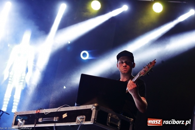 Zdjęcie w galerii na portalu naszraciborz.pl: Sarsa żegnała lato w Kuźni Raciborskiej. Tłumy ludzi na stadionie wiadomości z regionu