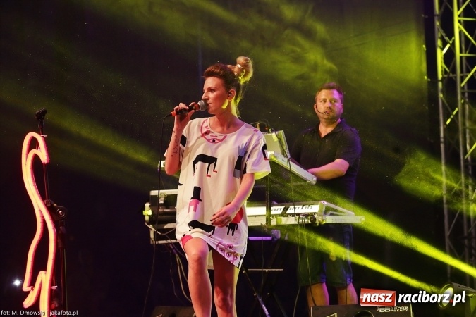 Zdjęcie w galerii na portalu naszraciborz.pl: Sarsa żegnała lato w Kuźni Raciborskiej. Tłumy ludzi na stadionie wiadomości z regionu