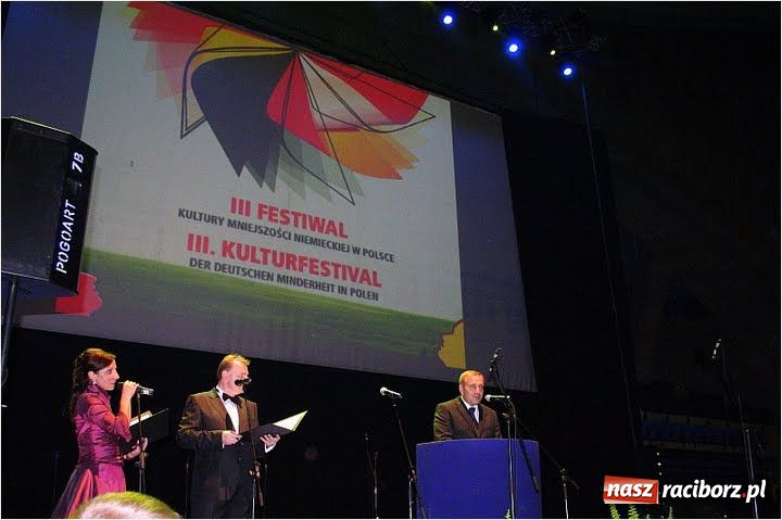 Zdjęcie w galerii na portalu naszraciborz.pl: Raciborzanie w Hali Stulecia wiadomości z regionu