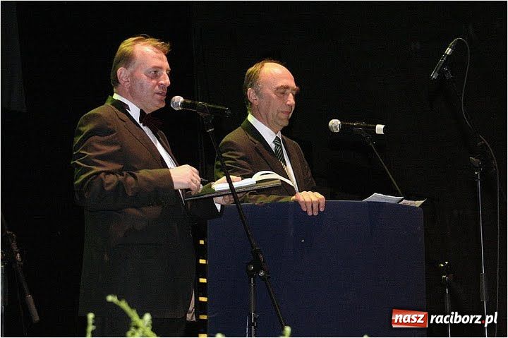 Zdjęcie w galerii na portalu naszraciborz.pl: Raciborzanie w Hali Stulecia wiadomości z regionu