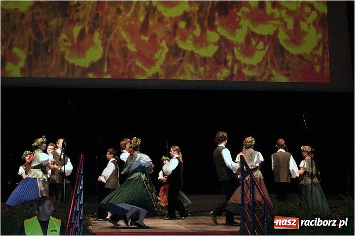 Zdjęcie w galerii na portalu naszraciborz.pl: Raciborzanie w Hali Stulecia wiadomości z regionu