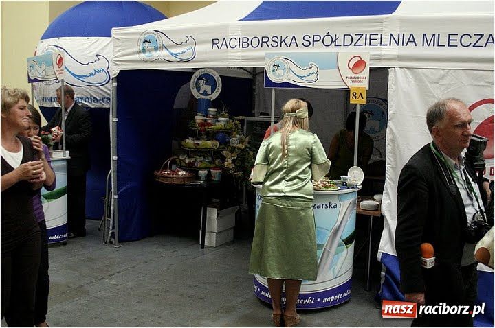 Zdjęcie w galerii na portalu naszraciborz.pl: Raciborzanie w Hali Stulecia wiadomości z regionu