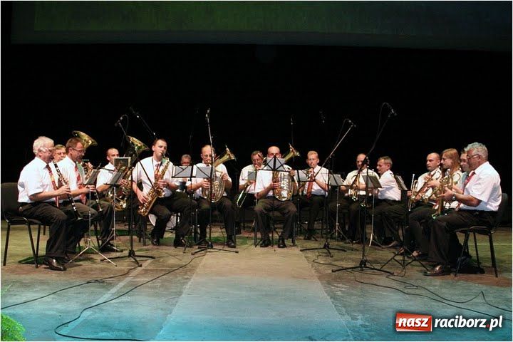 Zdjęcie w galerii na portalu naszraciborz.pl: Raciborzanie w Hali Stulecia wiadomości z regionu