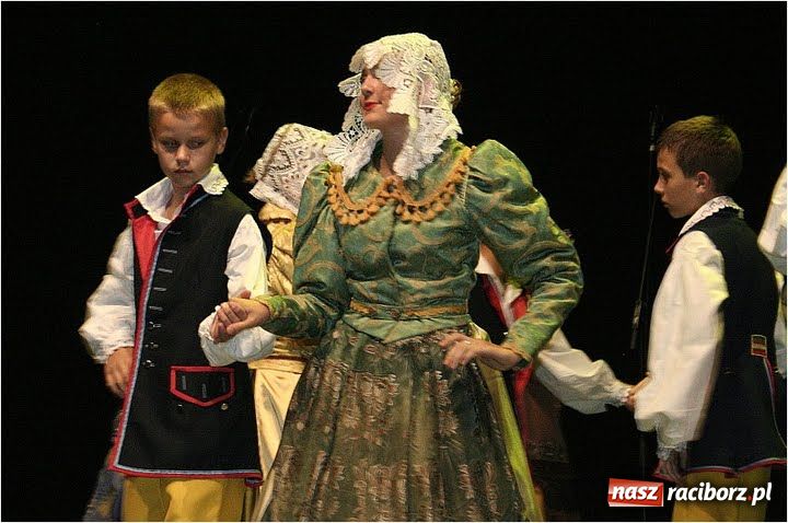 Zdjęcie w galerii na portalu naszraciborz.pl: Raciborzanie w Hali Stulecia wiadomości z regionu