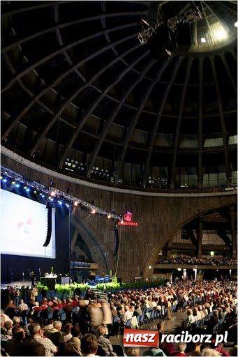 Zdjęcie w galerii na portalu naszraciborz.pl: Raciborzanie w Hali Stulecia wiadomości z regionu