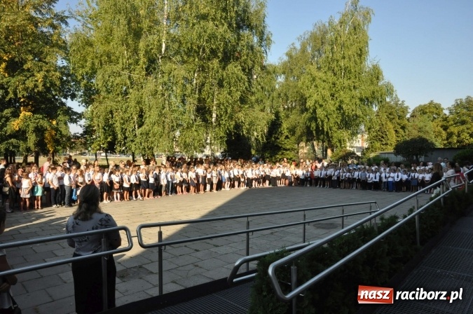 Zdjęcie w galerii na portalu naszraciborz.pl: Wszystko, co dobre szybko się kończy. Już po pierwszym dzwonku  wiadomości z regionu