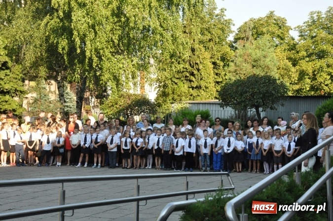 Zdjęcie w galerii na portalu naszraciborz.pl: Wszystko, co dobre szybko się kończy. Już po pierwszym dzwonku  wiadomości z regionu