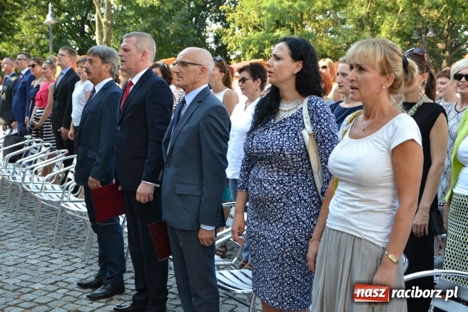 Zdjęcie w galerii na portalu naszraciborz.pl: Centrum Kształcenia Zawodowego i Ustawicznego nr 1 w Raciborzu zainaugurowało rok szkolny na zamku wiadomości z regionu