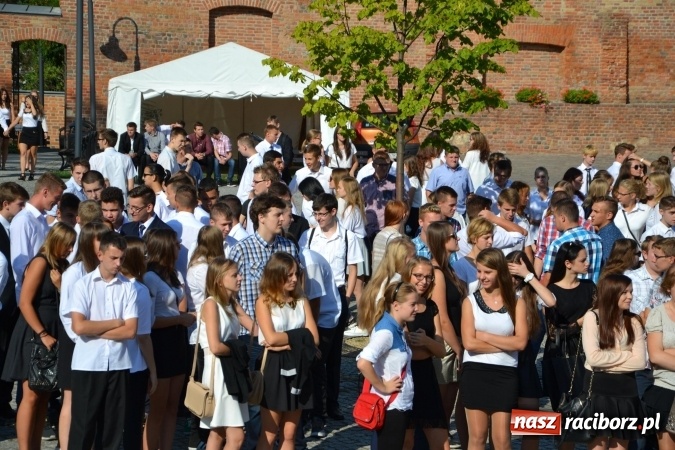 Zdjęcie w galerii na portalu naszraciborz.pl: Centrum Kształcenia Zawodowego i Ustawicznego nr 1 w Raciborzu zainaugurowało rok szkolny na zamku wiadomości z regionu