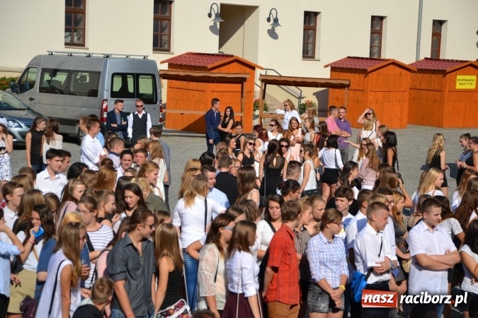 Zdjęcie w galerii na portalu naszraciborz.pl: Centrum Kształcenia Zawodowego i Ustawicznego nr 1 w Raciborzu zainaugurowało rok szkolny na zamku wiadomości z regionu