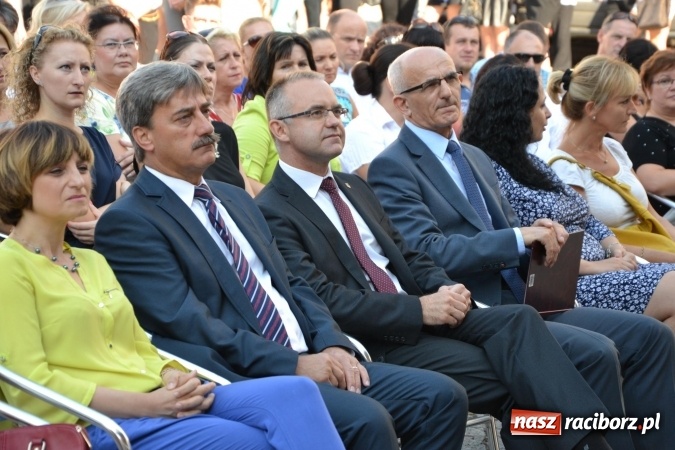 Zdjęcie w galerii na portalu naszraciborz.pl: Centrum Kształcenia Zawodowego i Ustawicznego nr 1 w Raciborzu zainaugurowało rok szkolny na zamku wiadomości z regionu