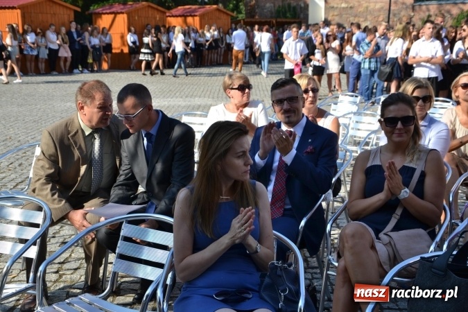 Zdjęcie w galerii na portalu naszraciborz.pl: Centrum Kształcenia Zawodowego i Ustawicznego nr 1 w Raciborzu zainaugurowało rok szkolny na zamku wiadomości z regionu