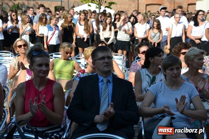 Zdjęcie w galerii na portalu naszraciborz.pl: Centrum Kształcenia Zawodowego i Ustawicznego nr 1 w Raciborzu zainaugurowało rok szkolny na zamku wiadomości z regionu