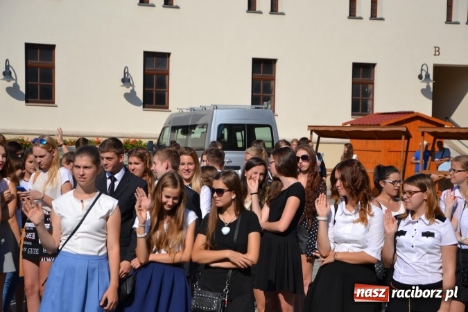 Zdjęcie w galerii na portalu naszraciborz.pl: Centrum Kształcenia Zawodowego i Ustawicznego nr 1 w Raciborzu zainaugurowało rok szkolny na zamku wiadomości z regionu