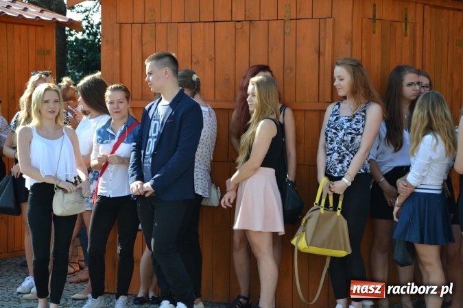 Zdjęcie w galerii na portalu naszraciborz.pl: Centrum Kształcenia Zawodowego i Ustawicznego nr 1 w Raciborzu zainaugurowało rok szkolny na zamku wiadomości z regionu