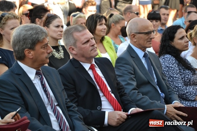 Zdjęcie w galerii na portalu naszraciborz.pl: Centrum Kształcenia Zawodowego i Ustawicznego nr 1 w Raciborzu zainaugurowało rok szkolny na zamku wiadomości z regionu