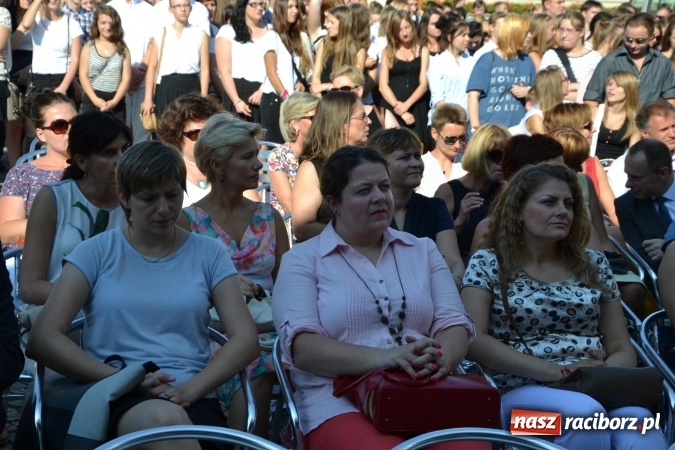 Zdjęcie w galerii na portalu naszraciborz.pl: Centrum Kształcenia Zawodowego i Ustawicznego nr 1 w Raciborzu zainaugurowało rok szkolny na zamku wiadomości z regionu