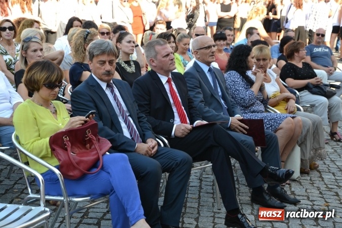 Zdjęcie w galerii na portalu naszraciborz.pl: Centrum Kształcenia Zawodowego i Ustawicznego nr 1 w Raciborzu zainaugurowało rok szkolny na zamku wiadomości z regionu