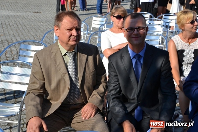 Zdjęcie w galerii na portalu naszraciborz.pl: Centrum Kształcenia Zawodowego i Ustawicznego nr 1 w Raciborzu zainaugurowało rok szkolny na zamku wiadomości z regionu