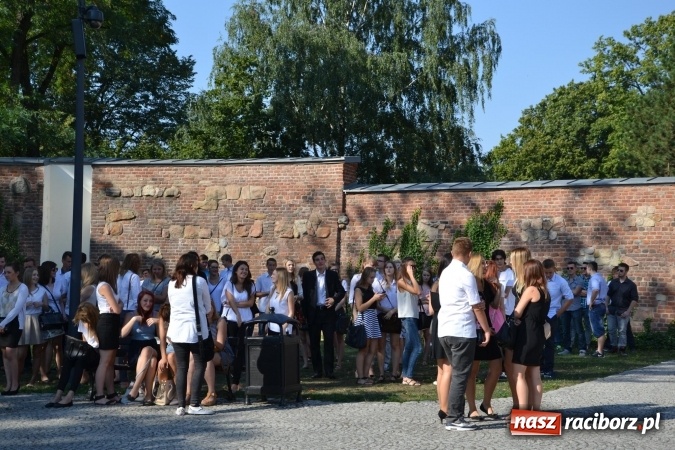 Zdjęcie w galerii na portalu naszraciborz.pl: Centrum Kształcenia Zawodowego i Ustawicznego nr 1 w Raciborzu zainaugurowało rok szkolny na zamku wiadomości z regionu