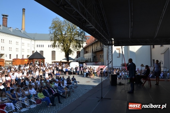 Zdjęcie w galerii na portalu naszraciborz.pl: Centrum Kształcenia Zawodowego i Ustawicznego nr 1 w Raciborzu zainaugurowało rok szkolny na zamku wiadomości z regionu