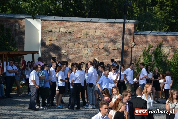 Zdjęcie w galerii na portalu naszraciborz.pl: Centrum Kształcenia Zawodowego i Ustawicznego nr 1 w Raciborzu zainaugurowało rok szkolny na zamku wiadomości z regionu