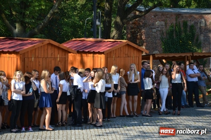 Zdjęcie w galerii na portalu naszraciborz.pl: Centrum Kształcenia Zawodowego i Ustawicznego nr 1 w Raciborzu zainaugurowało rok szkolny na zamku wiadomości z regionu
