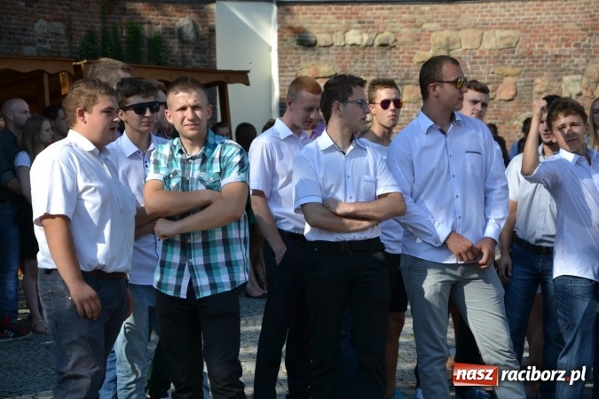 Zdjęcie w galerii na portalu naszraciborz.pl: Centrum Kształcenia Zawodowego i Ustawicznego nr 1 w Raciborzu zainaugurowało rok szkolny na zamku wiadomości z regionu